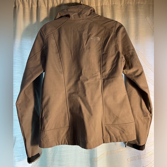 North Face waterproof jacket (M) - Picture 3 of 4